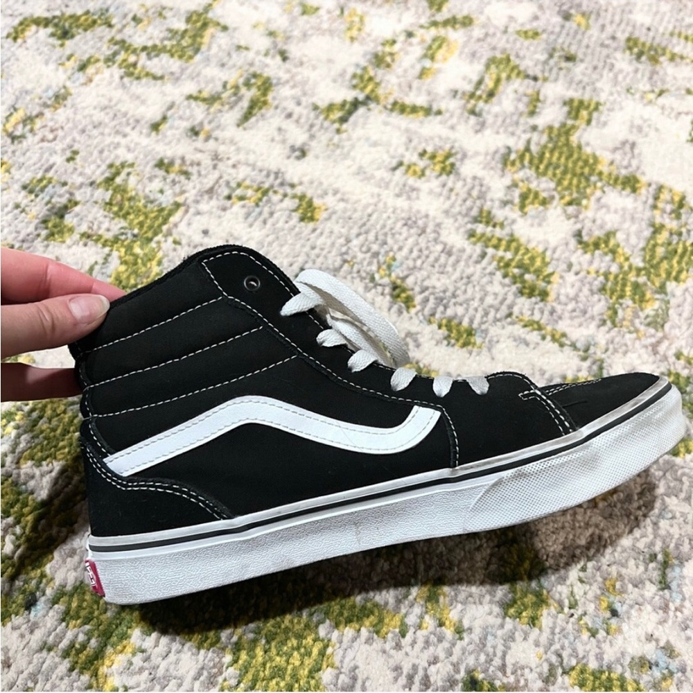 Vans - Picture 2 of 9